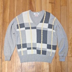 Lyle & Scott Gray and Cream V-Neck Sweater